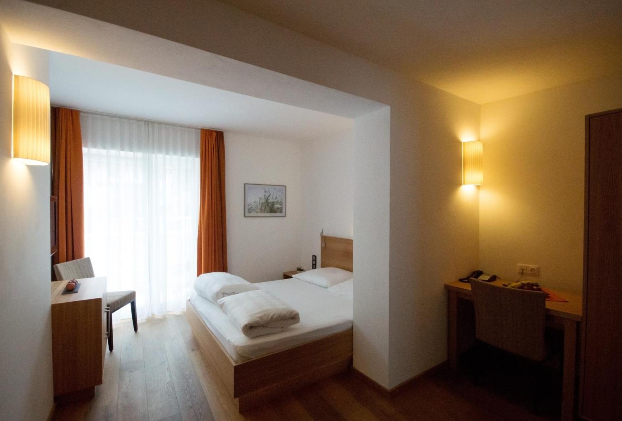 Zum Goldenen Loewen Inn Nauders