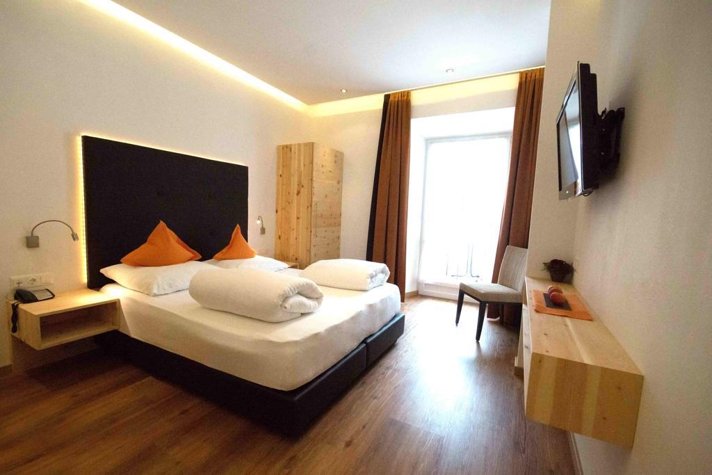 Zum Goldenen Loewen Inn Nauders